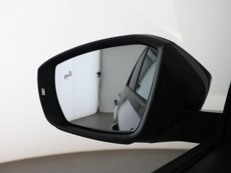 Volkswagen T-Roc Carat 4motion automat virtual PDC-kamera climatronic navi ACC LED
