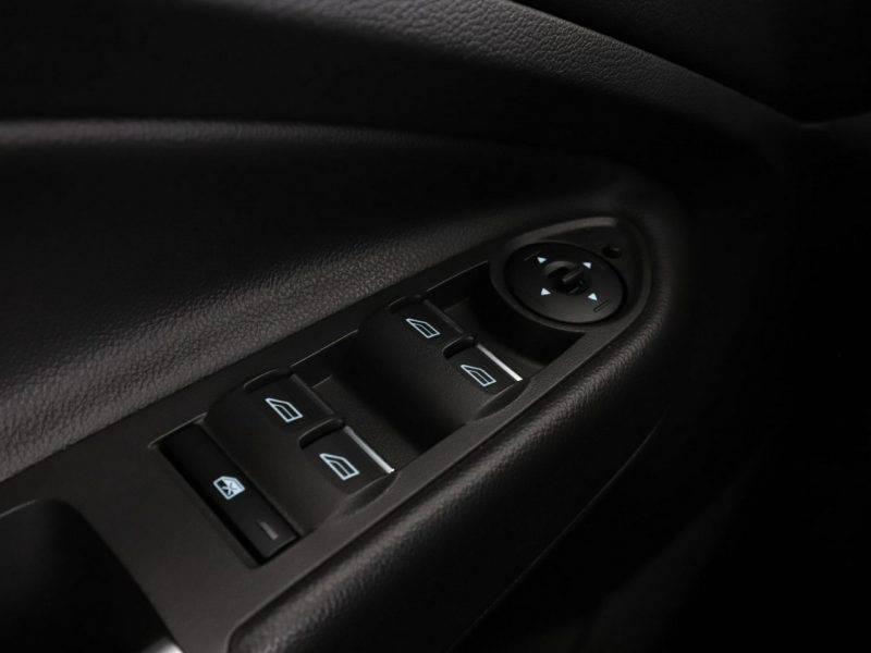 Ford Kuga PDC klima auto grzana szyba navi bluetooth hak II (2012-)