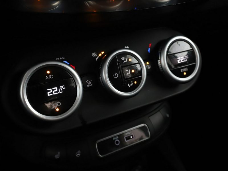 Fiat 500x navi klima auto bi-xenon grzane fotele czujniki parkowania