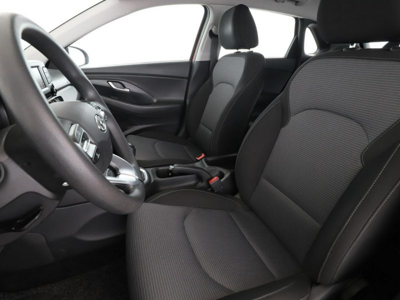 Hyundai i30 1.4 MPI niski przebieg klima ks.serwisowa tempomat asystent pasa ruchu III (2017-)