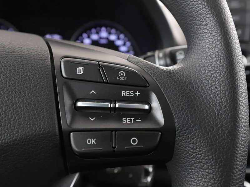 Hyundai i30 1.4 MPI niski przebieg klima ks.serwisowa tempomat asystent pasa ruchu III (2017-)