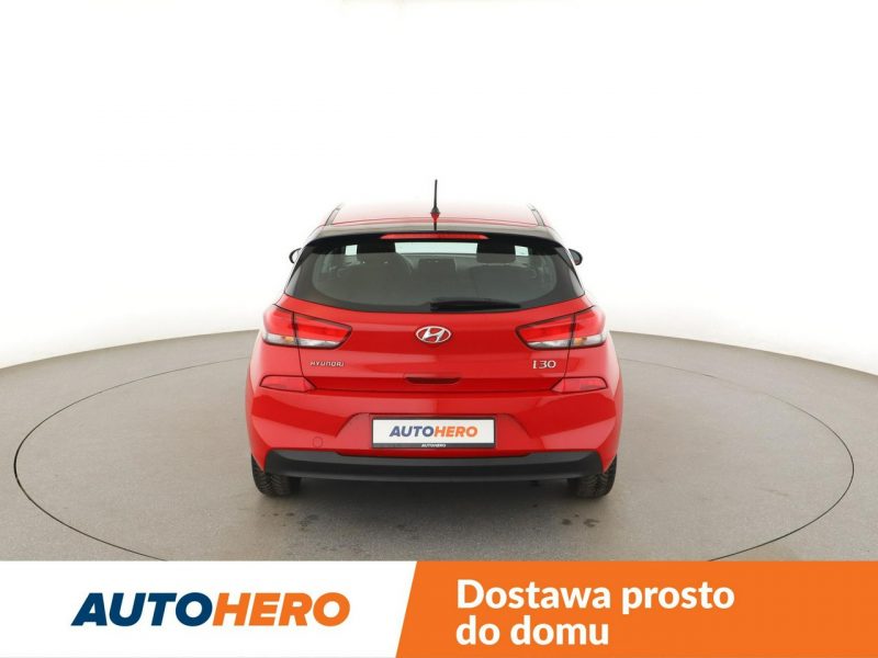 Hyundai i30 1.4 MPI niski przebieg klima ks.serwisowa tempomat asystent pasa ruchu III (2017-)