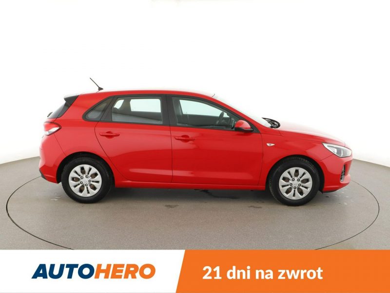 Hyundai i30 1.4 MPI niski przebieg klima ks.serwisowa tempomat asystent pasa ruchu III (2017-)