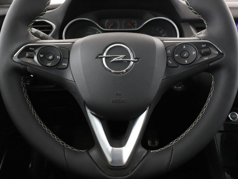 Opel Grandland X Ultimate automat 177KM skóra panorama grzane fotele navi kamera LED De