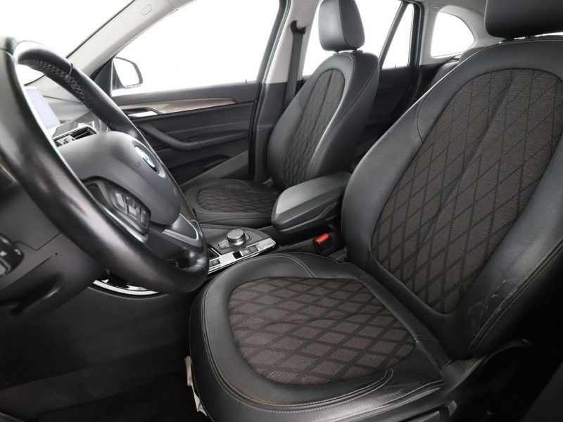 BMW X1 4x4 full LED navi półskóra grzane fotele czujniki parkowania II (F48) (2015-)