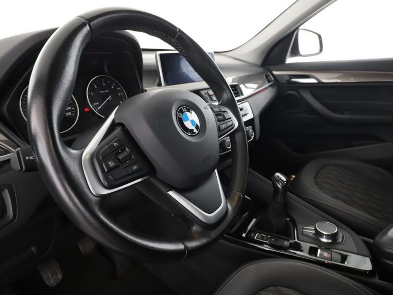 BMW X1 4x4 full LED navi półskóra grzane fotele czujniki parkowania II (F48) (2015-)