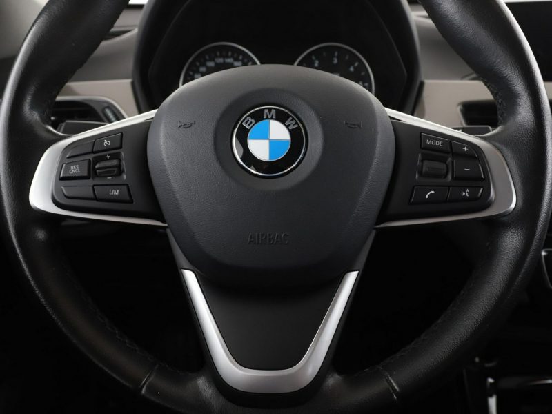 BMW X1 4x4 full LED navi półskóra grzane fotele czujniki parkowania II (F48) (2015-)