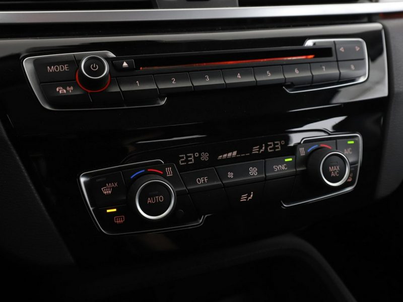 BMW X1 4x4 full LED navi półskóra grzane fotele czujniki parkowania II (F48) (2015-)