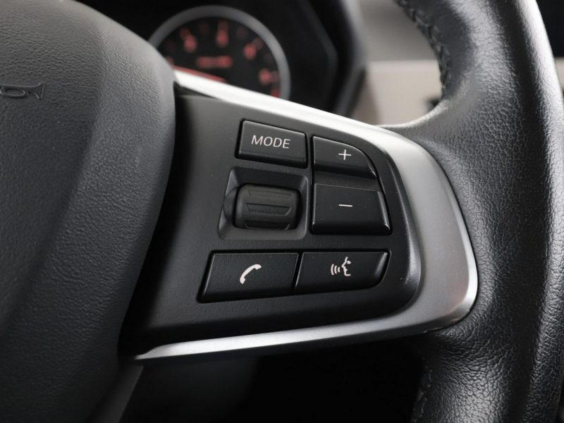 BMW X1 4x4 full LED navi półskóra grzane fotele czujniki parkowania II (F48) (2015-)