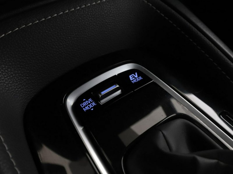 Toyota Corolla HEV full LED navi virtual cocpit klima auto grzane fotele kamera Seria E16 (2012-)