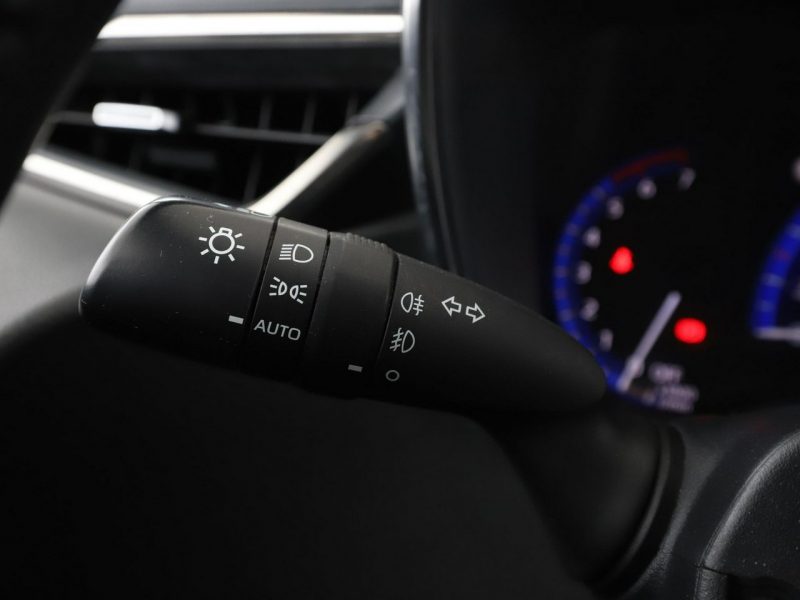 Toyota Corolla HEV full LED navi virtual cocpit klima auto grzane fotele kamera Seria E16 (2012-)