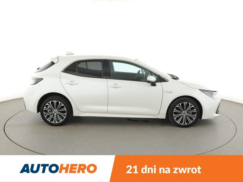 Toyota Corolla HEV full LED navi virtual cocpit klima auto grzane fotele kamera Seria E16 (2012-)
