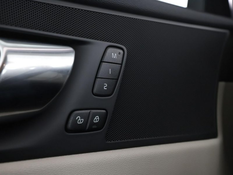 Volvo XC 60 FV23% Inscription B4-mHEV 4x4 automat skóra navi PDC-kamera ACC LED II (2017-)