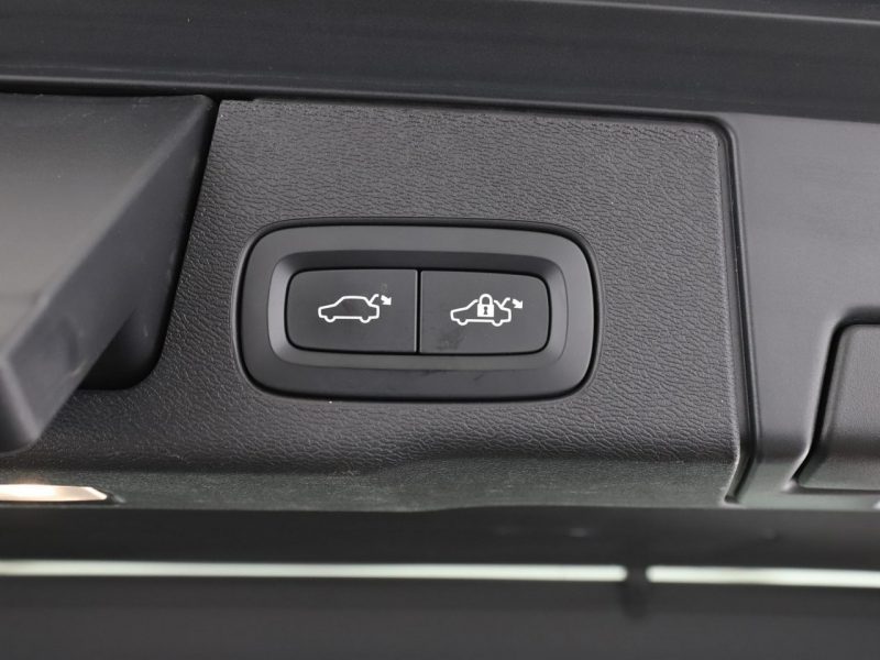 Volvo XC 60 FV23% Inscription B4-mHEV 4x4 automat skóra navi PDC-kamera ACC LED II (2017-)