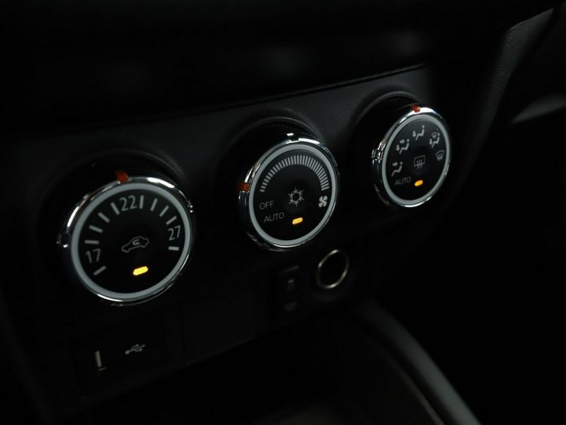 Mitsubishi ASX klimatyzacja automatyczna komputer TCS LED