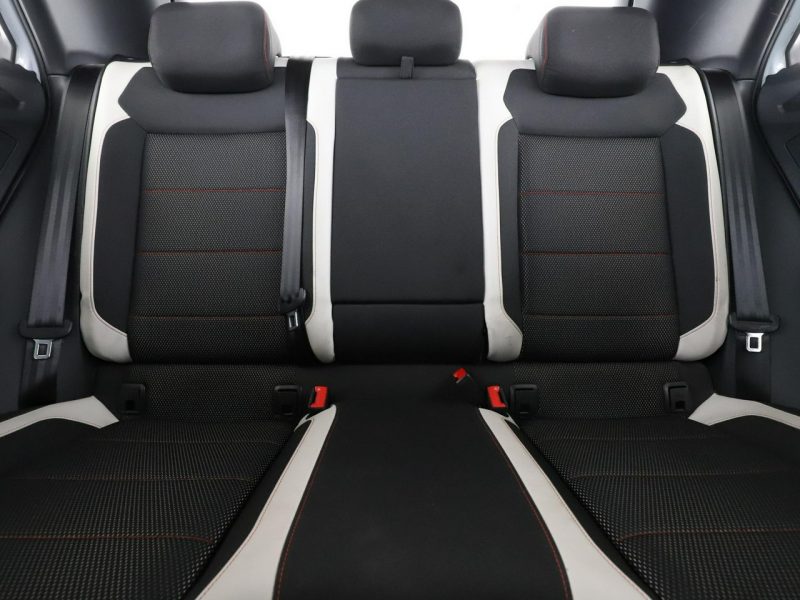 Volkswagen T-Roc 4x4 automat navi klima auto grzane fotele czujniki parkowania hak