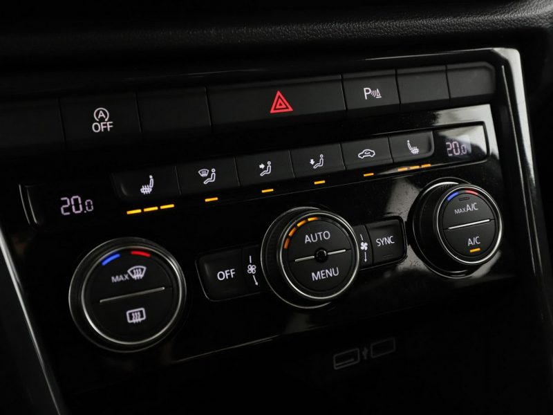 Volkswagen T-Roc 4x4 automat navi klima auto grzane fotele czujniki parkowania hak