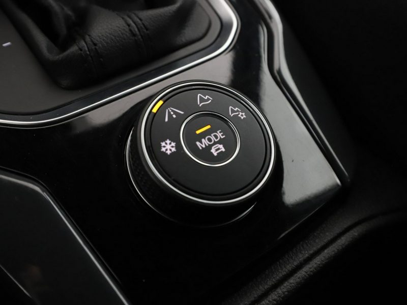 Volkswagen T-Roc 4x4 automat navi klima auto grzane fotele czujniki parkowania hak
