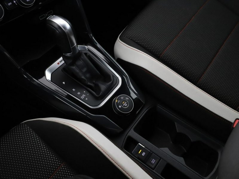 Volkswagen T-Roc 4x4 automat navi klima auto grzane fotele czujniki parkowania hak