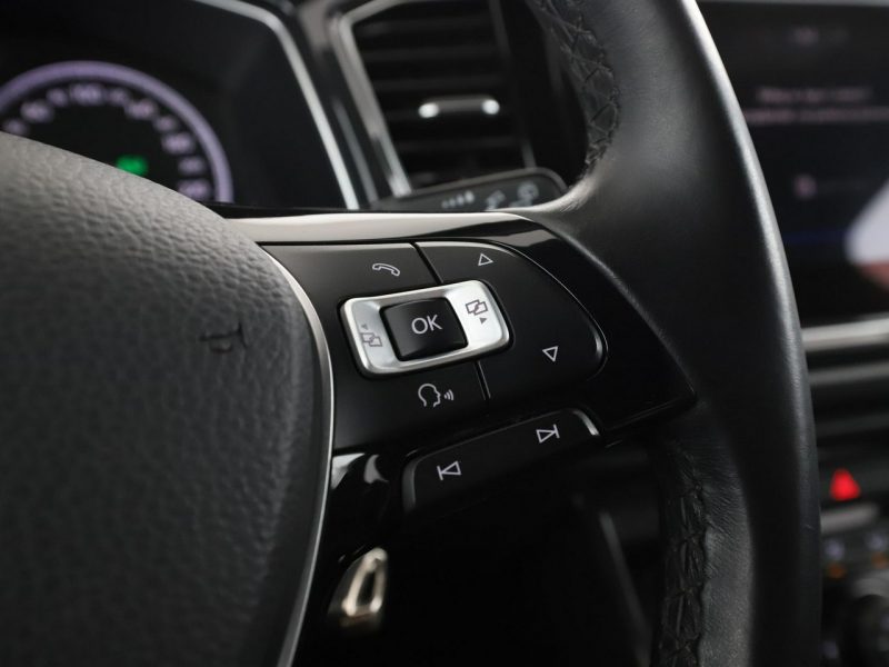 Volkswagen T-Roc 4x4 automat navi klima auto grzane fotele czujniki parkowania hak