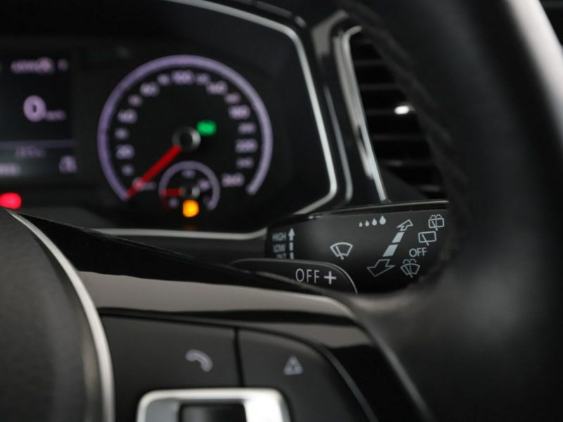 Volkswagen T-Roc 4x4 automat navi klima auto grzane fotele czujniki parkowania hak