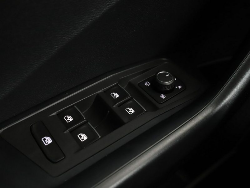 Volkswagen T-Roc 4x4 automat navi klima auto grzane fotele czujniki parkowania hak