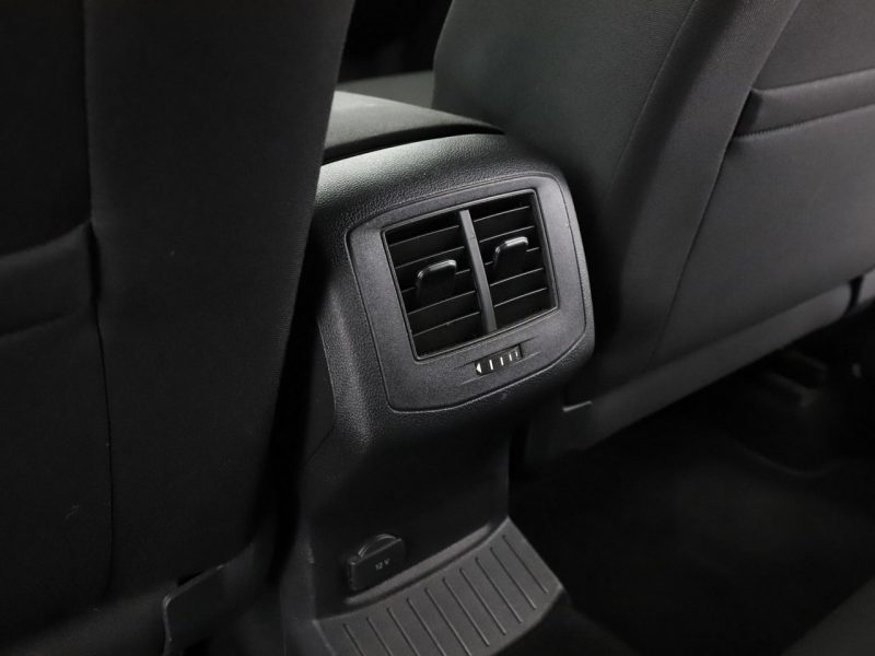 Volkswagen T-Roc 4x4 automat navi klima auto grzane fotele czujniki parkowania hak