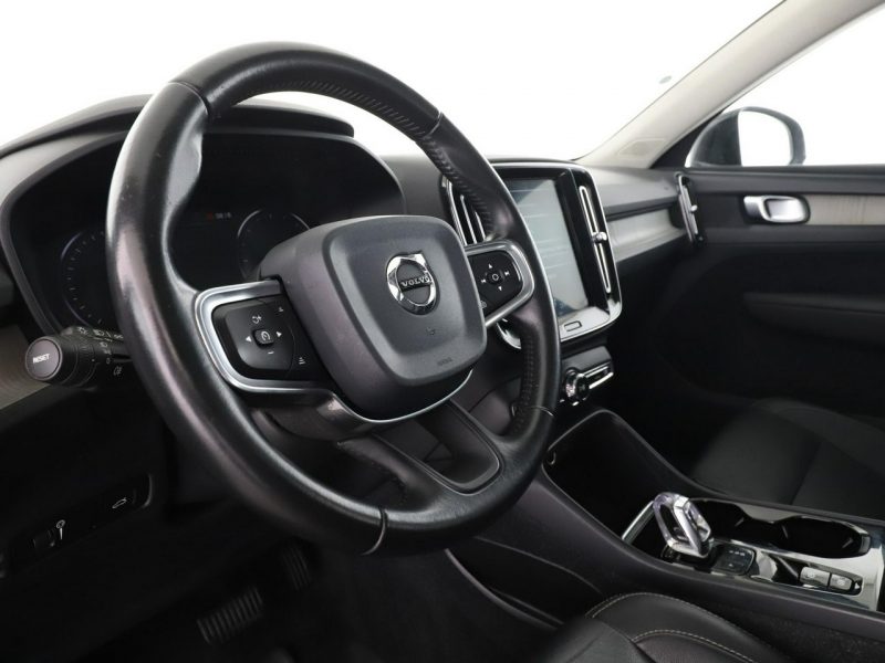 Volvo XC 40 FV23 2.0 D4 Automat AWD Inscription Panorama Navi Grzana Skóra Kamera