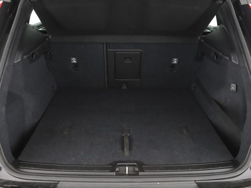 Volvo XC 40 FV23 2.0 D4 Automat AWD Inscription Panorama Navi Grzana Skóra Kamera