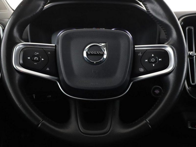 Volvo XC 40 FV23 2.0 D4 Automat AWD Inscription Panorama Navi Grzana Skóra Kamera