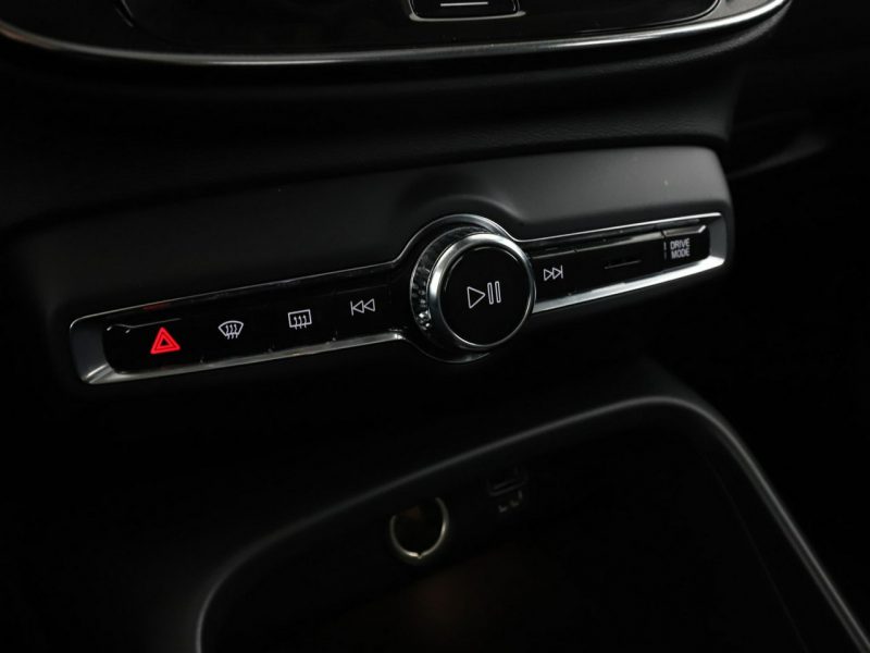 Volvo XC 40 FV23 2.0 D4 Automat AWD Inscription Panorama Navi Grzana Skóra Kamera