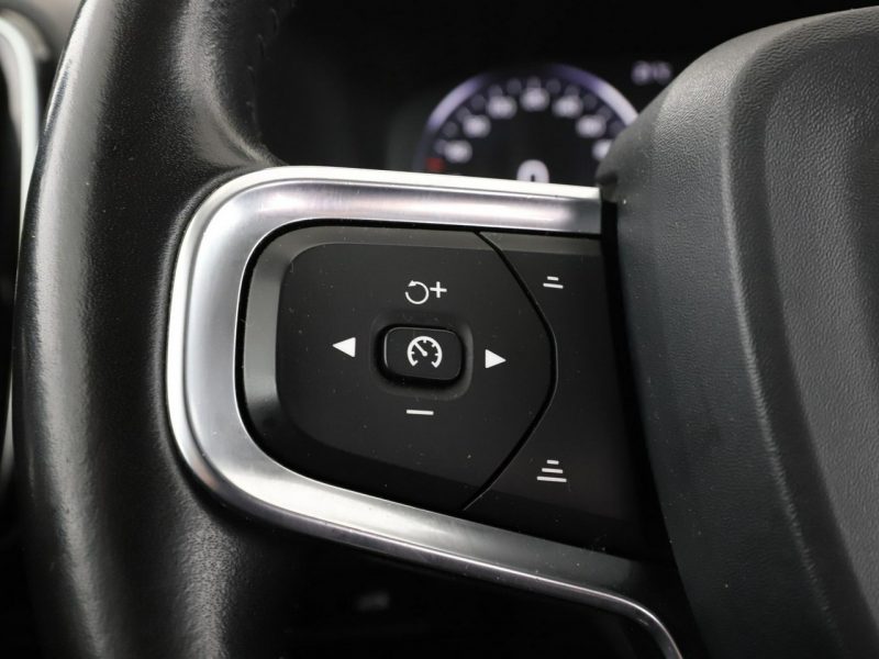 Volvo XC 40 FV23 2.0 D4 Automat AWD Inscription Panorama Navi Grzana Skóra Kamera