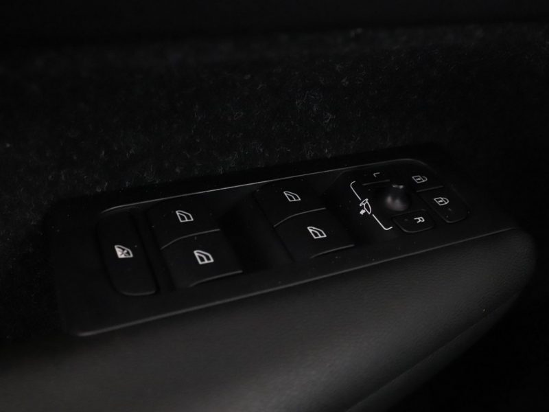Volvo XC 40 FV23 2.0 D4 Automat AWD Inscription Panorama Navi Grzana Skóra Kamera