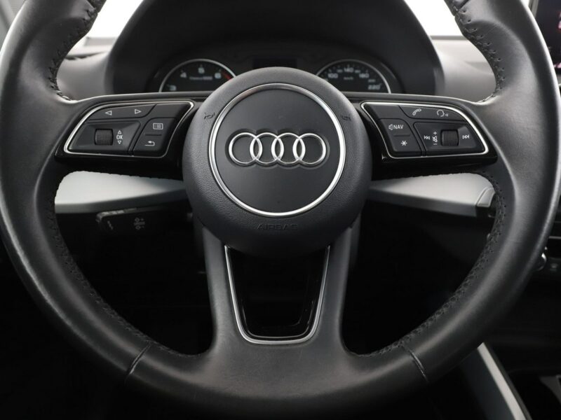 Audi Q2 Automat grzane fotele Full LED PDC klima auto navi bluetooth