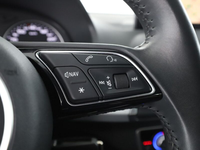Audi Q2 Automat grzane fotele Full LED PDC klima auto navi bluetooth