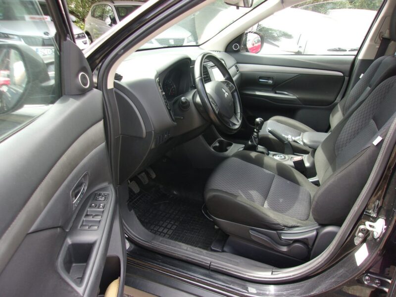 Mitsubishi Outlander 7-Osób 2.2 DI-D Instyle ClearTec 4WD III (2012-)