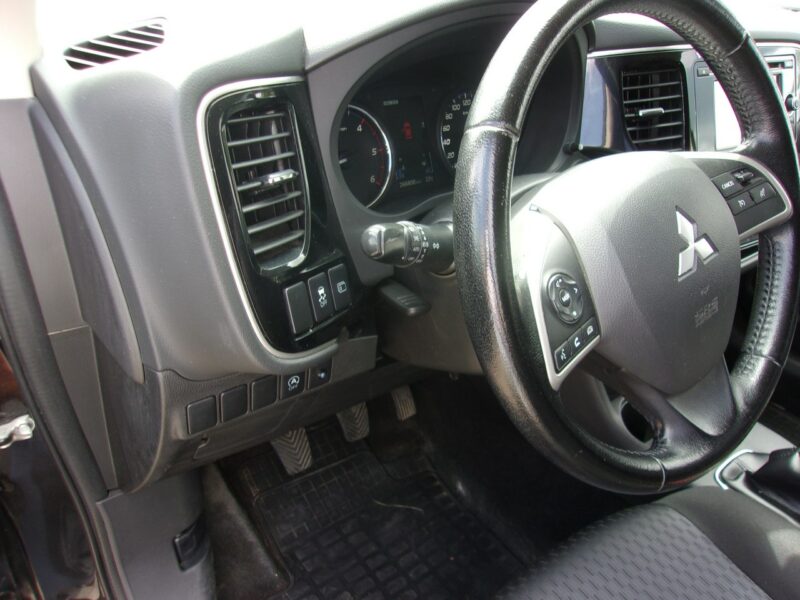 Mitsubishi Outlander 7-Osób 2.2 DI-D Instyle ClearTec 4WD III (2012-)