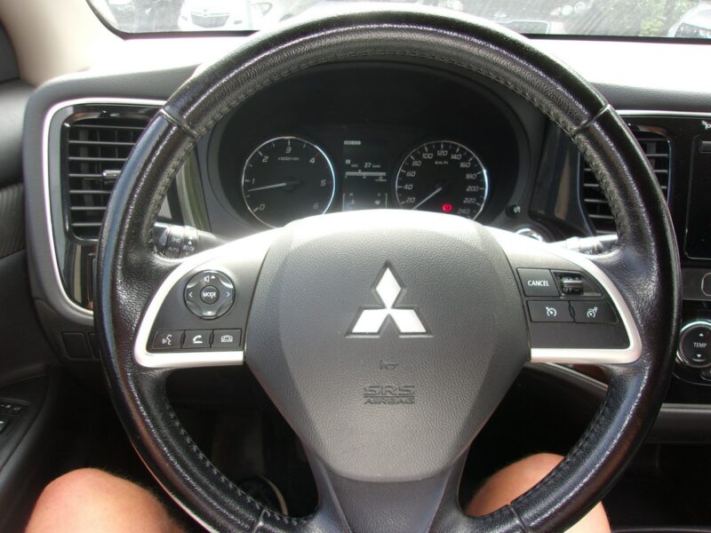 Mitsubishi Outlander 7-Osób 2.2 DI-D Instyle ClearTec 4WD III (2012-)