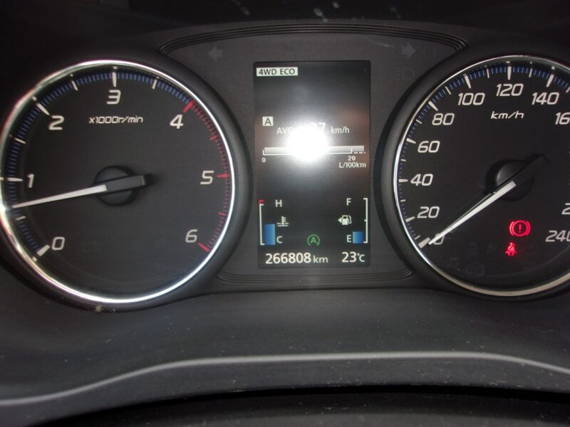 Mitsubishi Outlander 7-Osób 2.2 DI-D Instyle ClearTec 4WD III (2012-)