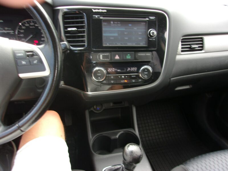 Mitsubishi Outlander 7-Osób 2.2 DI-D Instyle ClearTec 4WD III (2012-)