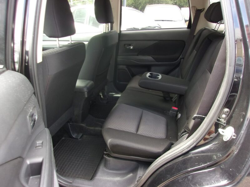 Mitsubishi Outlander 7-Osób 2.2 DI-D Instyle ClearTec 4WD III (2012-)