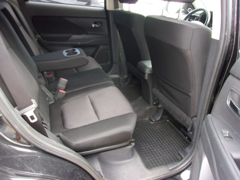 Mitsubishi Outlander 7-Osób 2.2 DI-D Instyle ClearTec 4WD III (2012-)