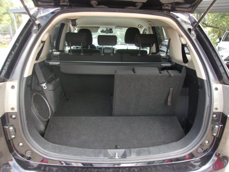 Mitsubishi Outlander 7-Osób 2.2 DI-D Instyle ClearTec 4WD III (2012-)