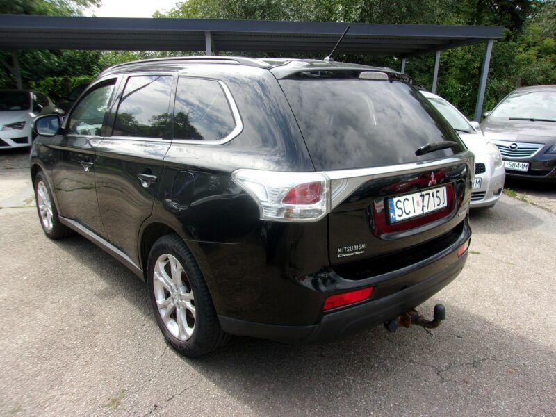 Mitsubishi Outlander 7-Osób 2.2 DI-D Instyle ClearTec 4WD III (2012-)