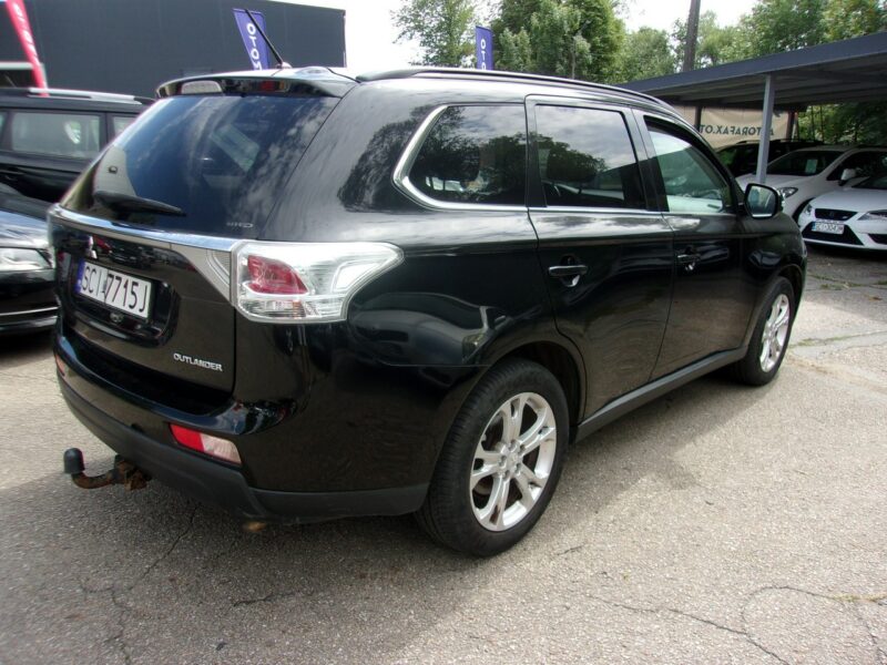 Mitsubishi Outlander 7-Osób 2.2 DI-D Instyle ClearTec 4WD III (2012-)