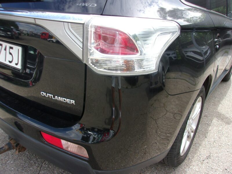 Mitsubishi Outlander 7-Osób 2.2 DI-D Instyle ClearTec 4WD III (2012-)