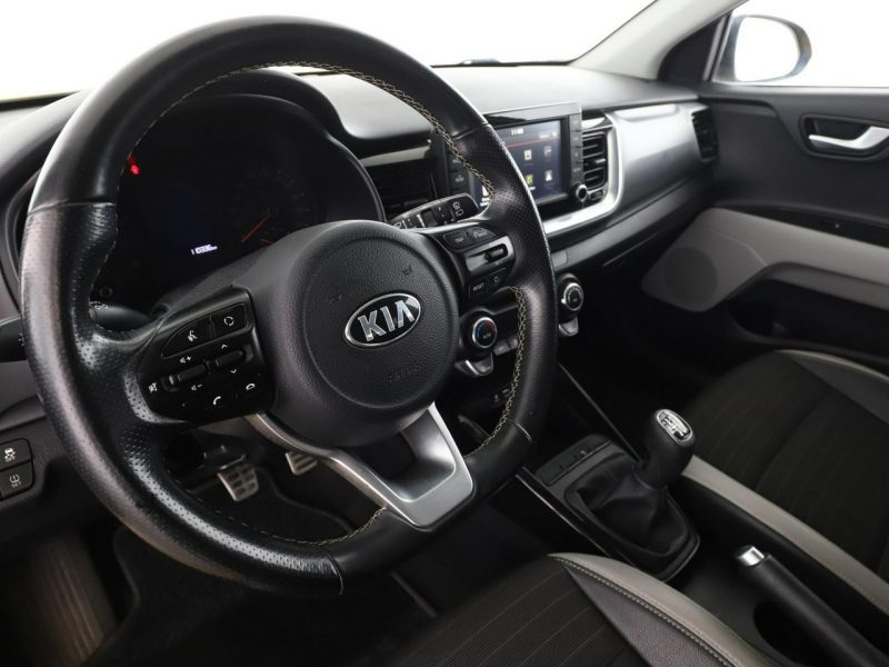 Kia Stonic PDC hak navi klima bluetooth tempomat