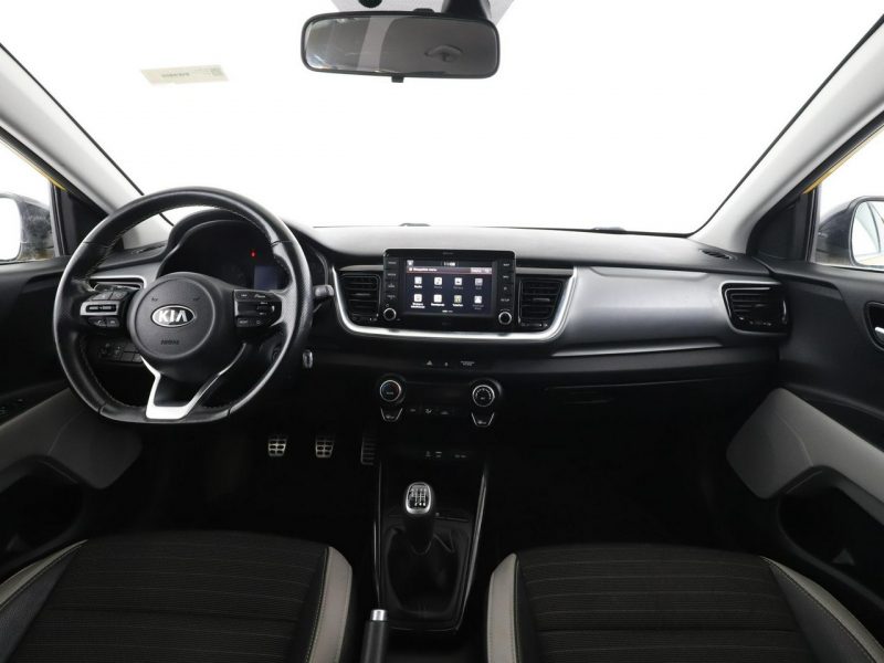 Kia Stonic PDC hak navi klima bluetooth tempomat