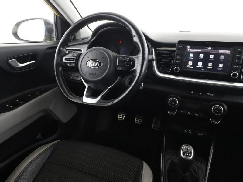 Kia Stonic PDC hak navi klima bluetooth tempomat