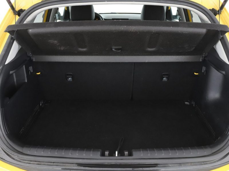 Kia Stonic PDC hak navi klima bluetooth tempomat